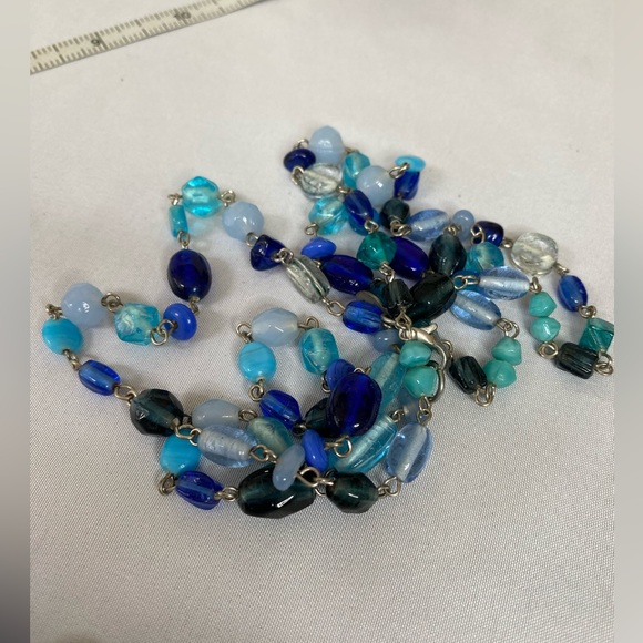 Group of three blue tone necklaces - Picture 9 of 11